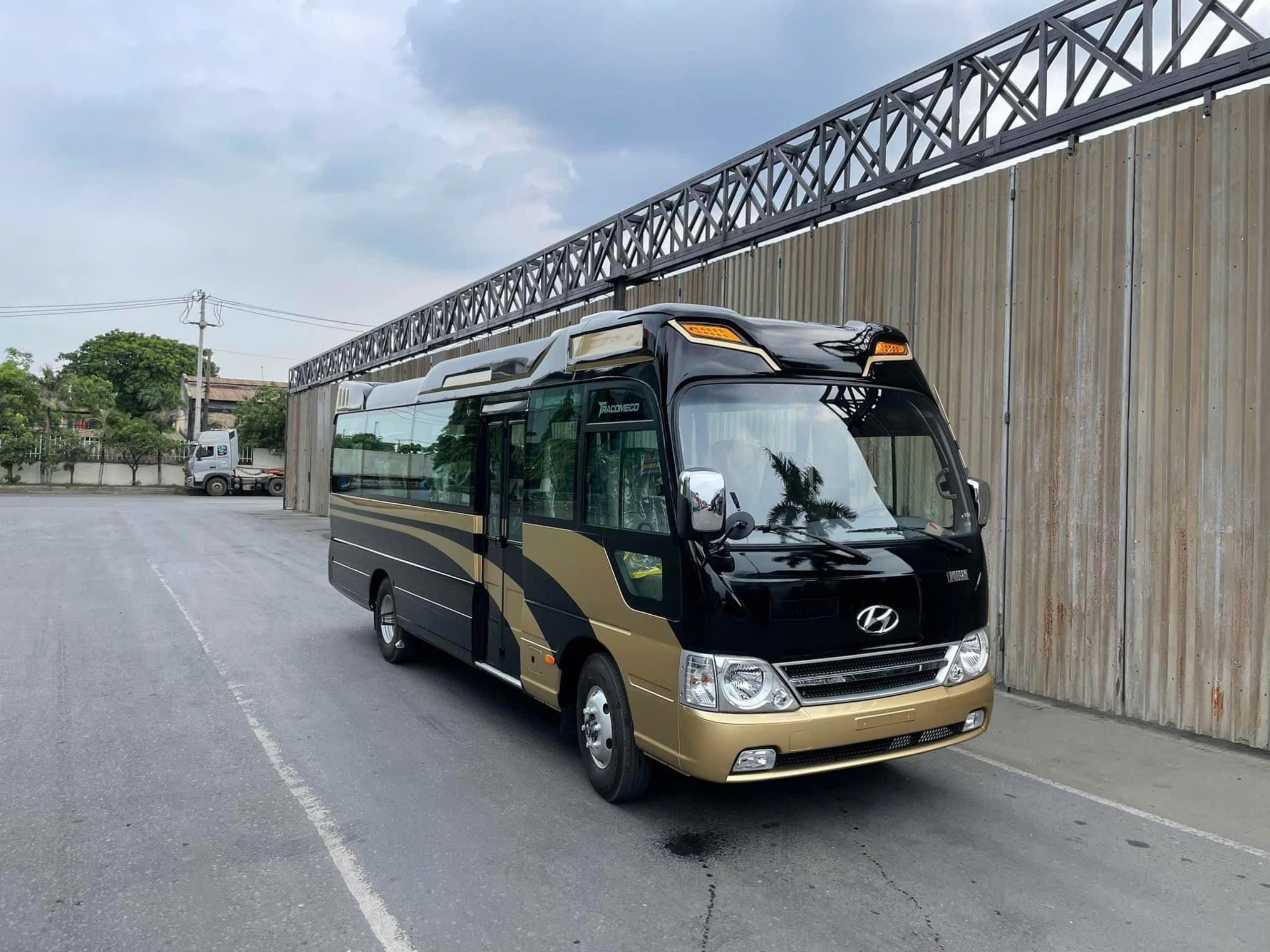 Thuê xe 45 chỗ tam bình 